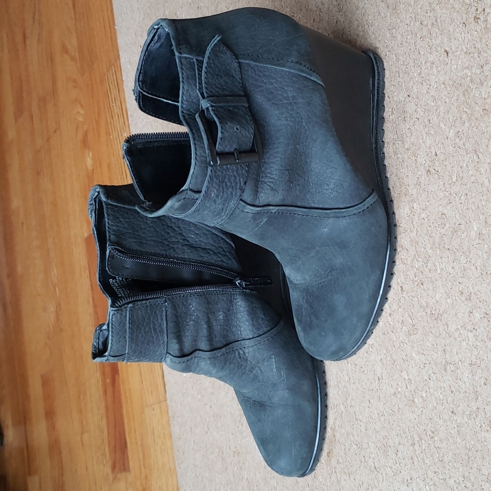 Kenneth Cole Reaction Booties